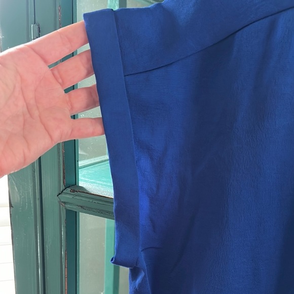 Elegant Blue Silky Crisscross Blouse - Picture 4 of 6